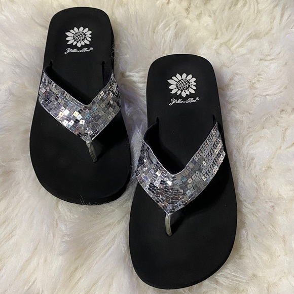 Yellow Box Black and Silver Flip Flops, size 6 EUC - Picture 6 of 13